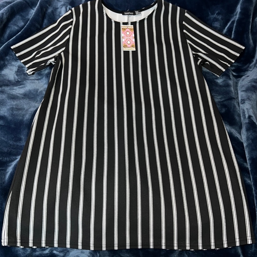 MONO STRIPE SHIFT DRESS
